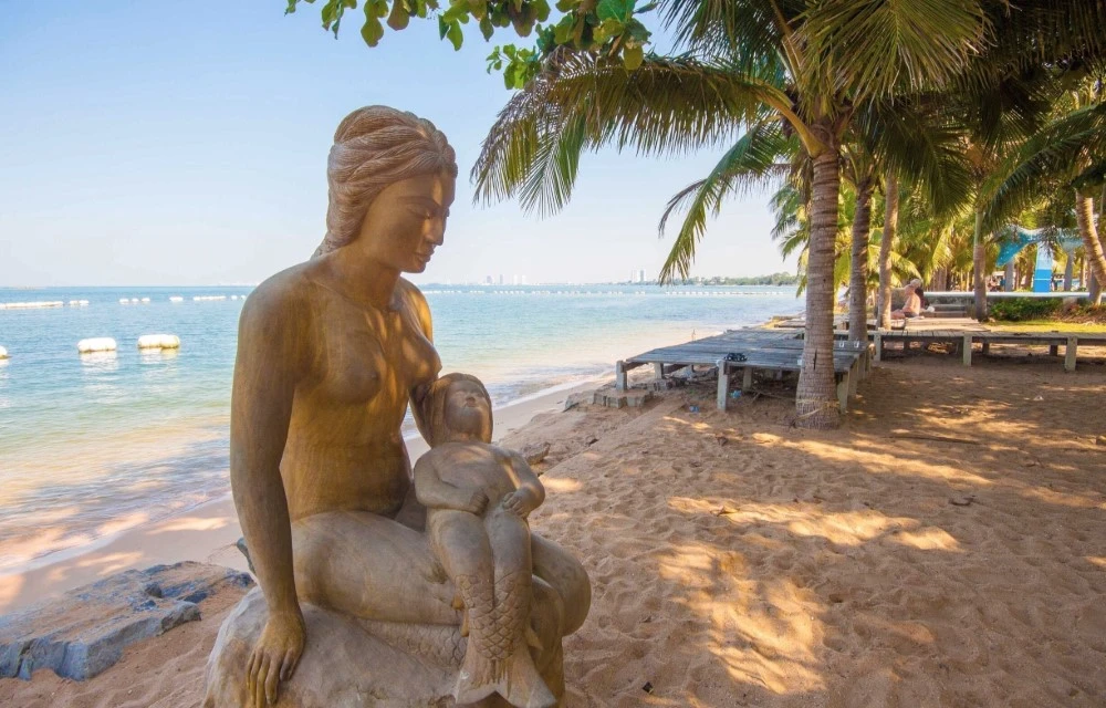 Bang Saray Beach หาดบางเสร่ in bang sare Pictures